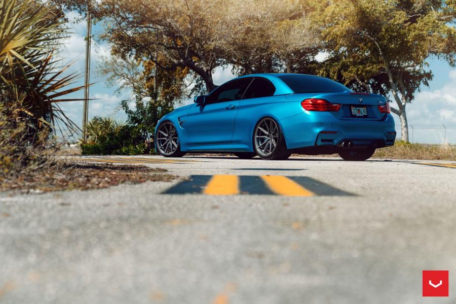  BMW M4 Convertible on Vossen Wheels (HF-3) 2019 года  (фото 4 из 14)